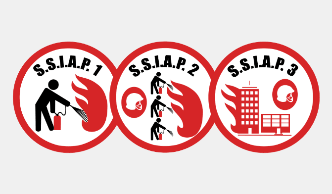 Agent de sécurité incendie SSIAP en poste dans un établissement recevant du public